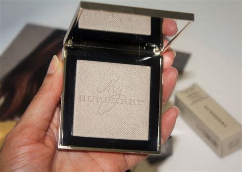 Burberry BURBERRY Gold Glow Fragranced Luminising Powder